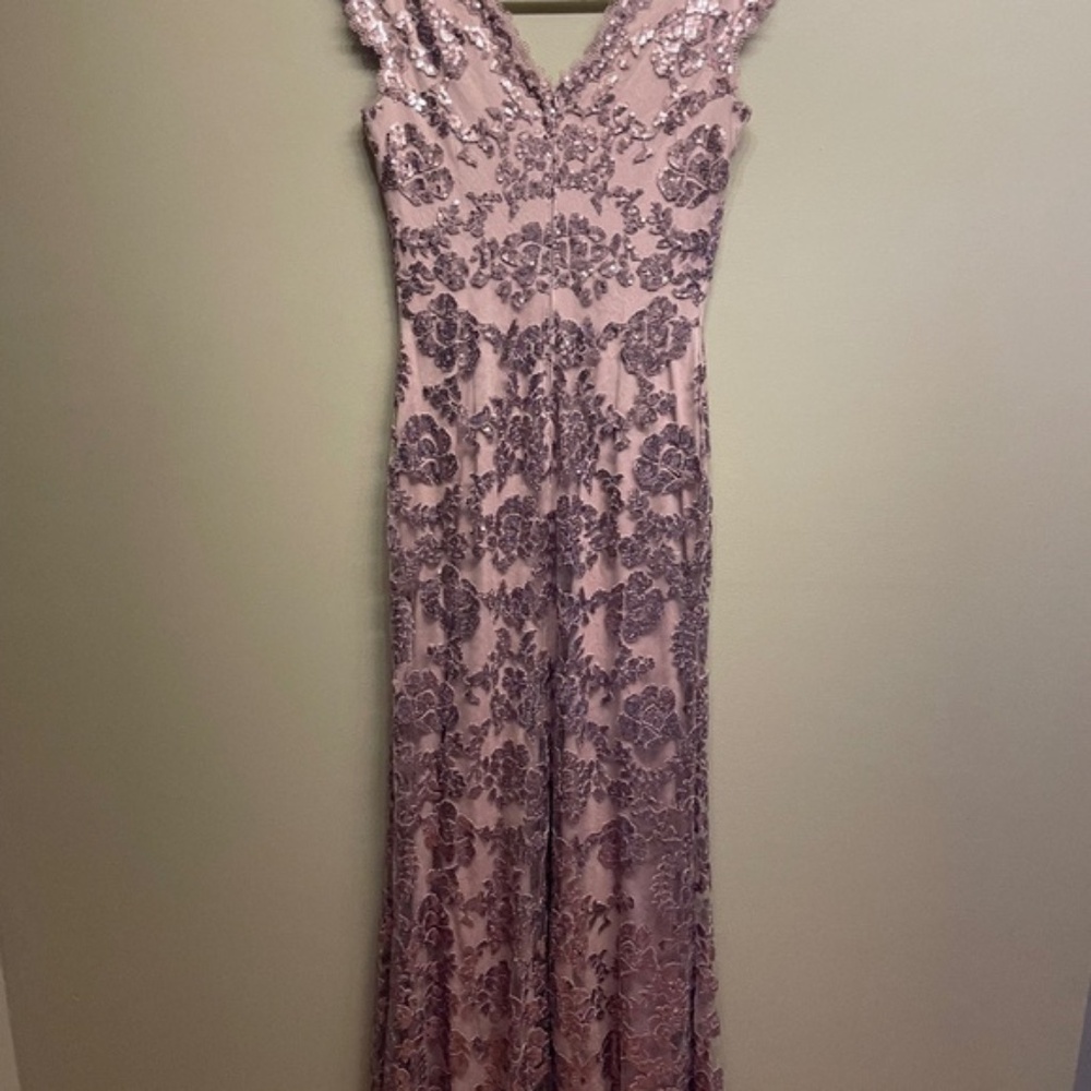 The TADASHI SHOJI Sequin Lace Smoke Pink Pearl Dress Gown in size 4